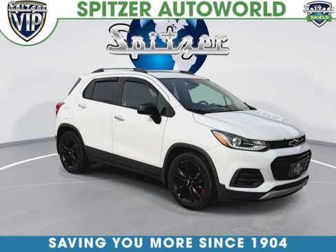 Used 2018 Chevrolet Trax LT w/ Sun & Sound Package FWD image 3