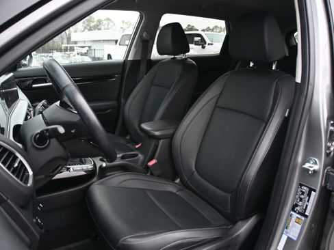 Used 2025 Kia Seltos EX image 7