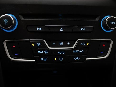 Used 2018 Ford Fusion SE w/ Equipment Group 201A image 23