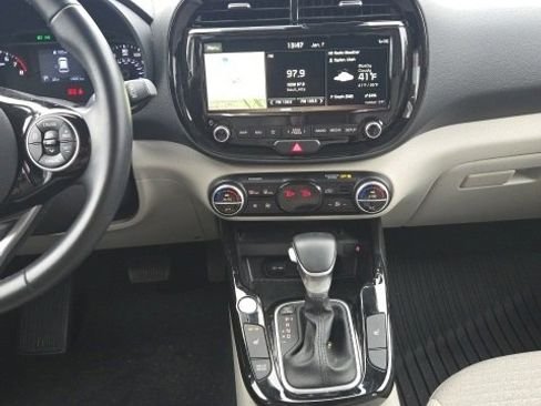 Used 2020 Kia Soul EX image 24