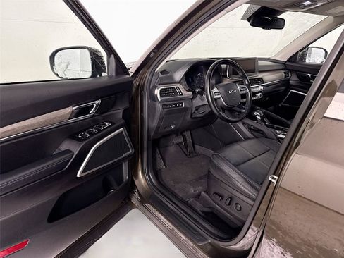 Used 2022 Kia Telluride EX w/ EX Premium Package image 3