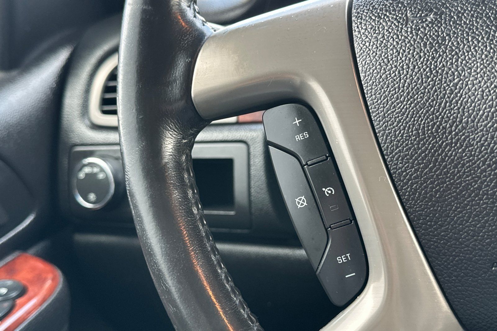 Used 2013 GMC Yukon XL SLT RWD image 34