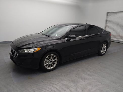 Used 2019 Ford Fusion SE image 2