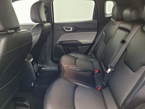 Used 2024 Jeep Compass Latitude AWD/4WD image 18
