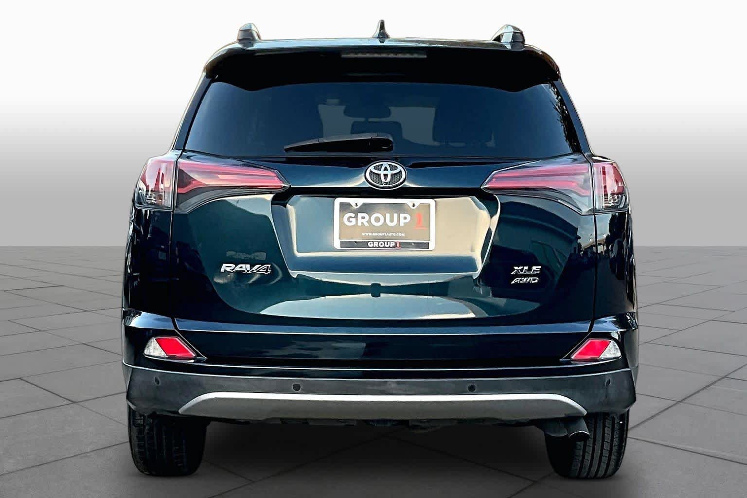 Used 2017 Toyota RAV4 XLE AWD/4WD image 5