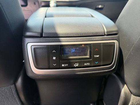 Used 2018 Toyota Highlander SE AWD/4WD image 23