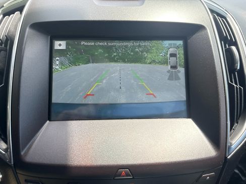 Used 2018 Ford Edge Titanium w/ Equipment Group 302A AWD/4WD image 23