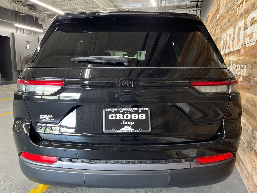 New 2026 Jeep Grand Cherokee Altitude AWD/4WD image 19