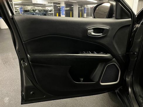 Used 2019 Jeep Compass Latitude AWD/4WD image 16