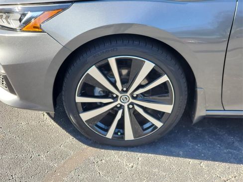 Certified 2022 Nissan Altima 2.5 SR image 9