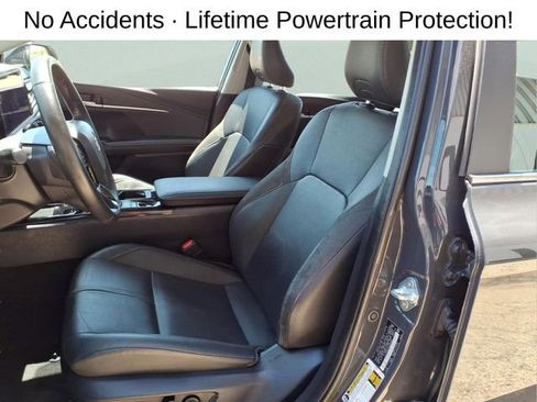 Used 2025 Toyota Camry XLE FWD image 12
