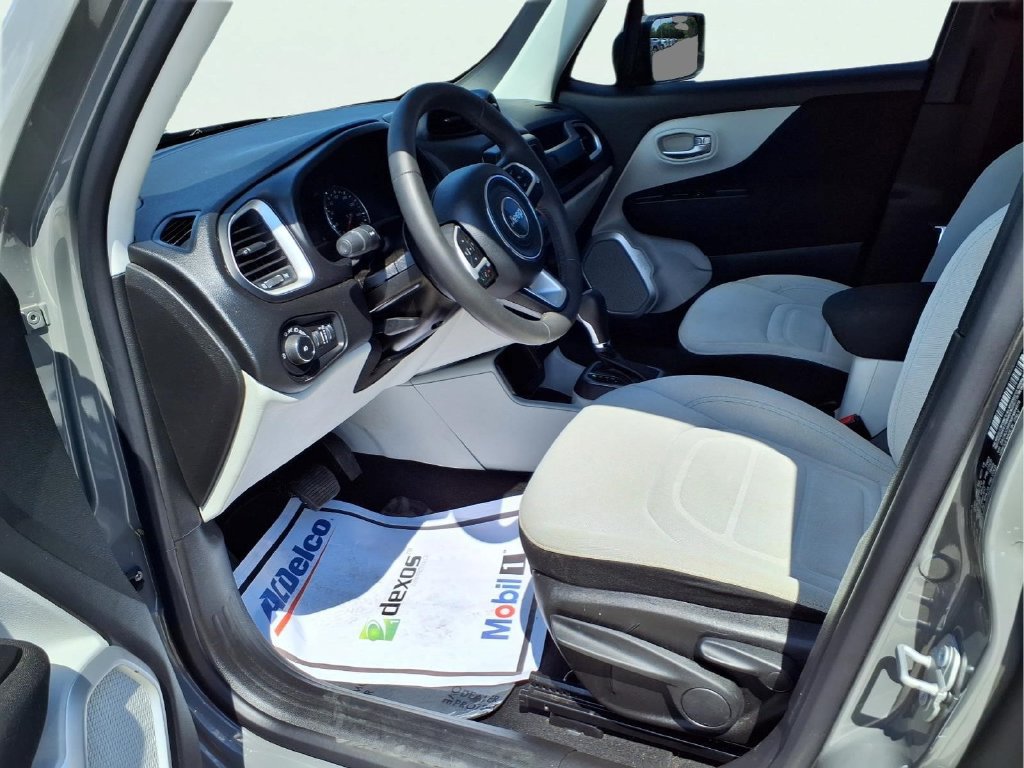 Used 2021 Jeep Renegade Latitude FWD image 21