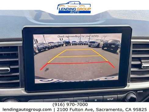 Used 2022 Hyundai Venue SEL FWD image 23