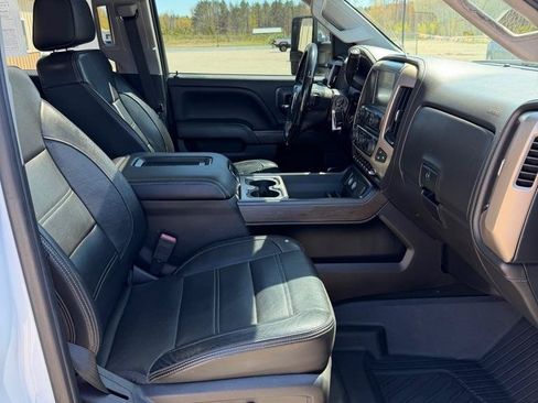 Used 2018 GMC Sierra 2500 Denali w/ Duramax Plus Package AWD/4WD image 16