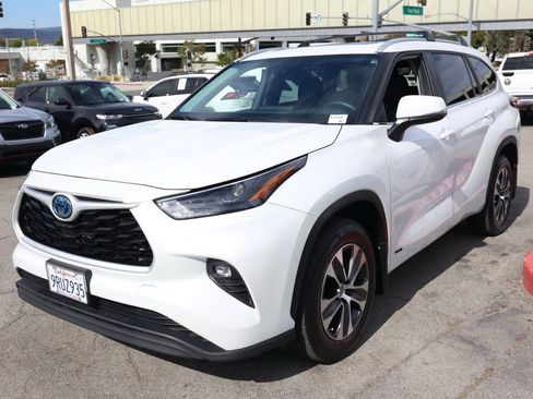 Used 2024 Toyota Highlander XLE image 8