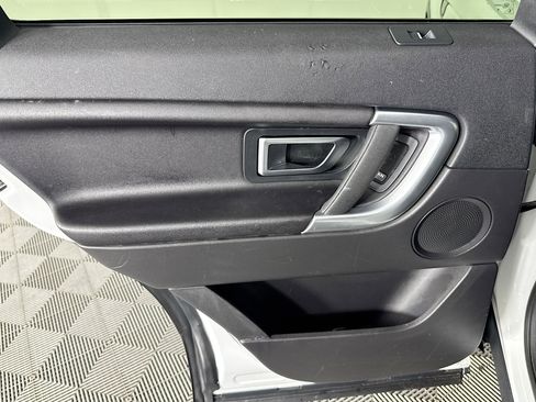 Used 2019 Land Rover Discovery Sport SE AWD/4WD image 25
