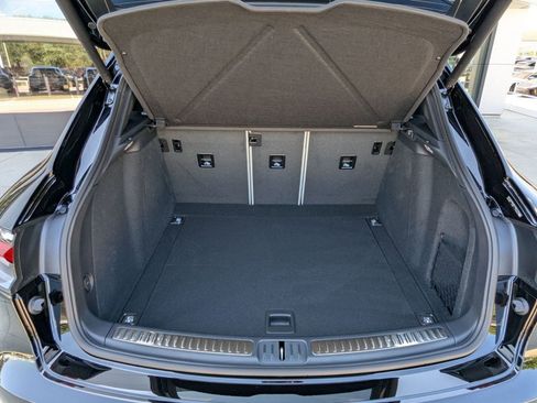 Certified 2026 Porsche Macan AWD/4WD image 23