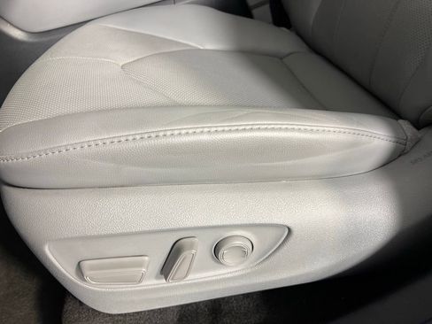 Used 2023 Toyota Highlander Limited image 24