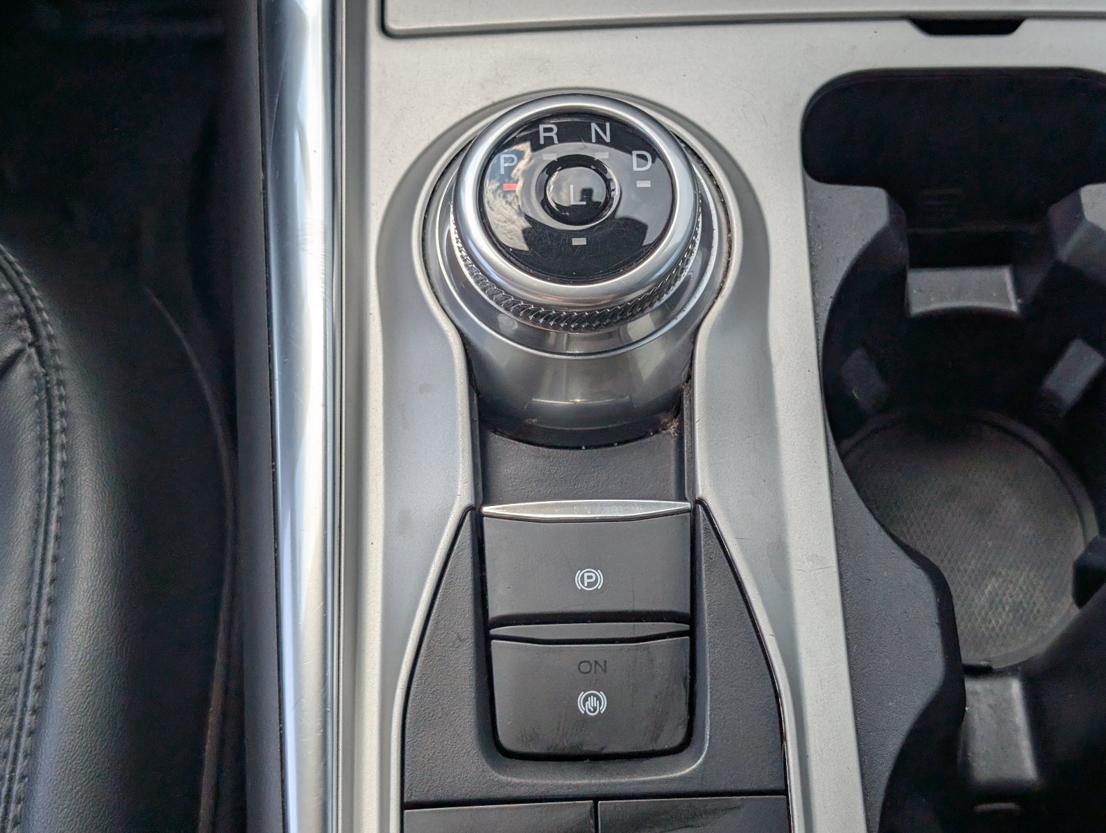 Used 2024 Ford Explorer XLT w/ Equipment Group 202A AWD/4WD image 21