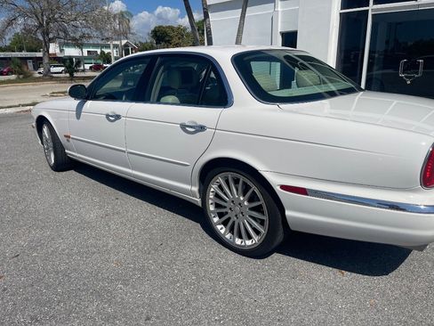 Used 2004 Jaguar XJ8 image 16
