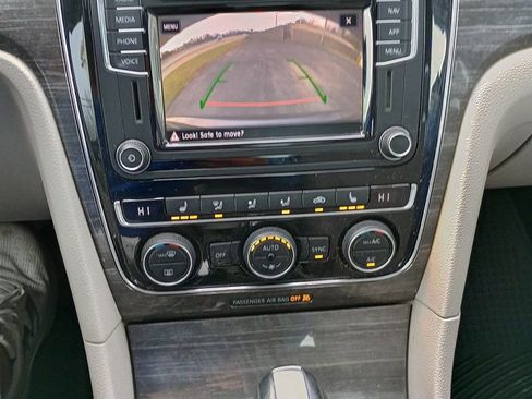 Used 2018 Volkswagen Passat 2.0T SE image 13