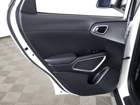 Used 2025 Kia Soul LX FWD image 22