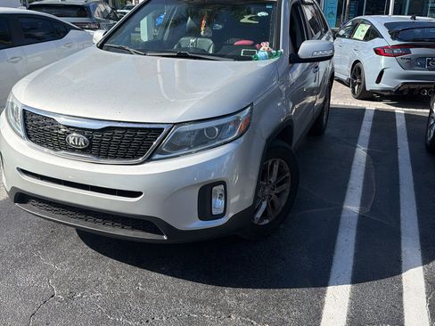 Used 2015 Kia Sorento LX image 1