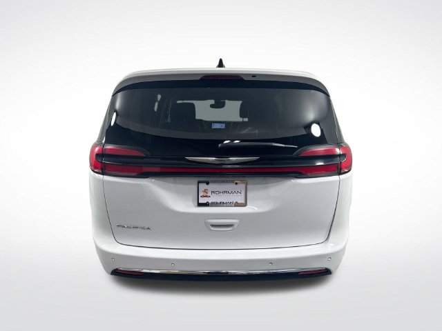 Used 2023 Chrysler Pacifica Touring-L FWD image 32