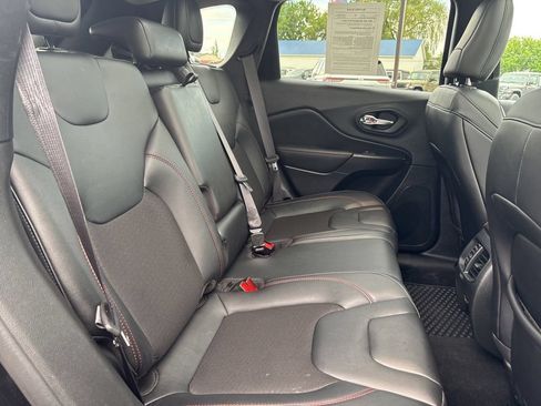 Used 2022 Jeep Cherokee Trailhawk w/ Sun, Sound & Nav Group AWD/4WD image 15