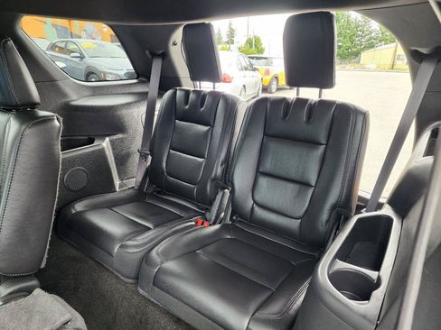 Used 2014 Ford Explorer XLT w/ Equipment Group 202A AWD/4WD image 24
