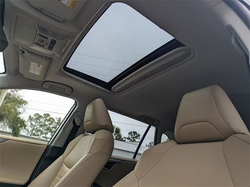 Used 2020 Toyota RAV4 Limited image 28