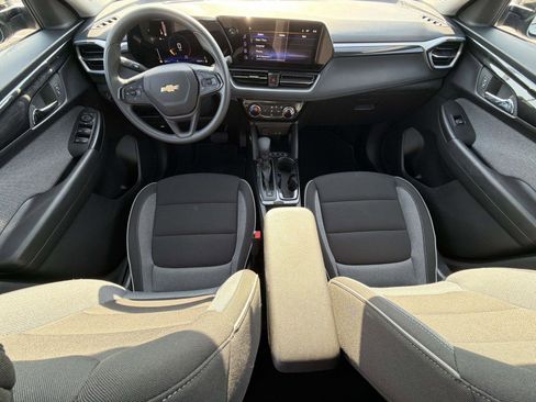 Certified 2025 Chevrolet TrailBlazer LT image 2