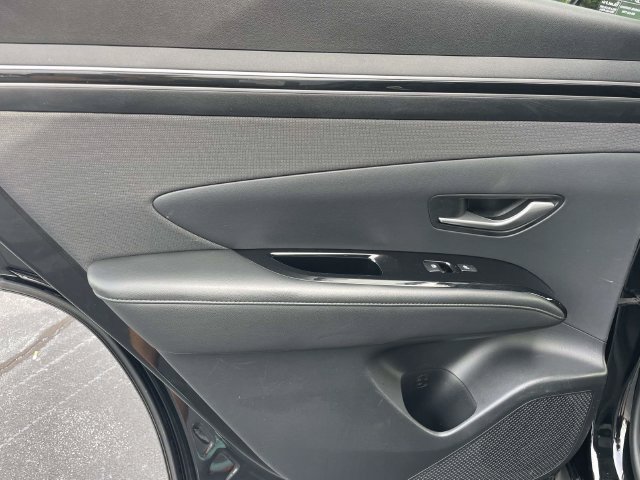 Used 2022 Hyundai Tucson Limited FWD image 12