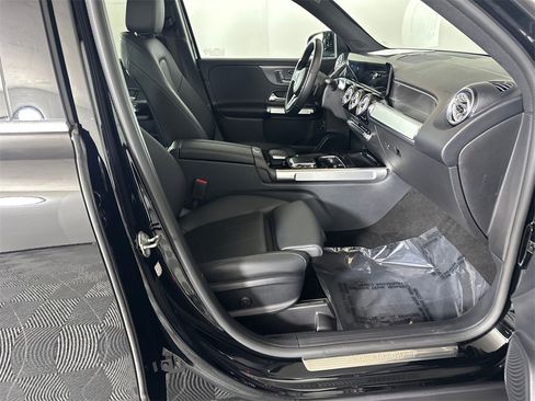 Certified 2022 Mercedes-Benz GLB 250 w/ Premium Package Lite image 14
