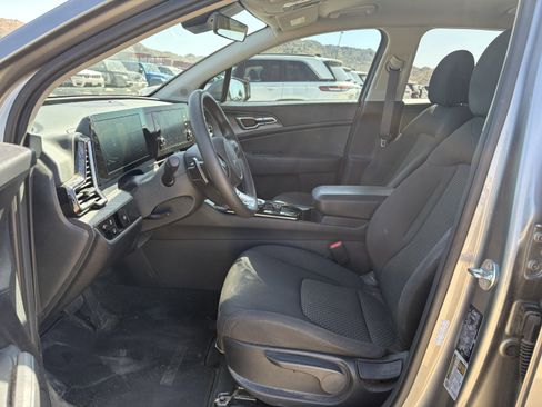 Used 2024 Kia Sportage LX FWD image 13