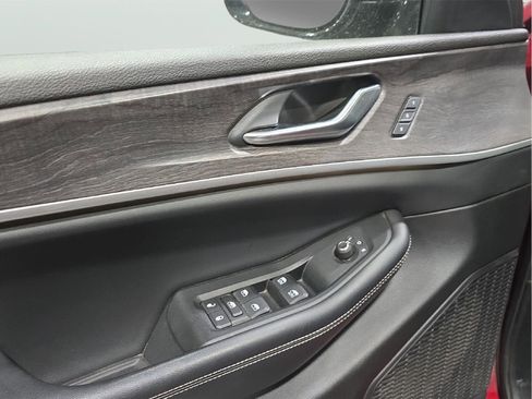 Used 2023 Jeep Grand Cherokee Limited w/ MOPAR Finishing Package image 9