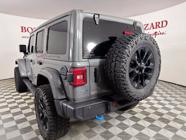 Used 2022 Jeep Wrangler Unlimited Sahara w/ Cold Weather Group AWD/4WD image 9