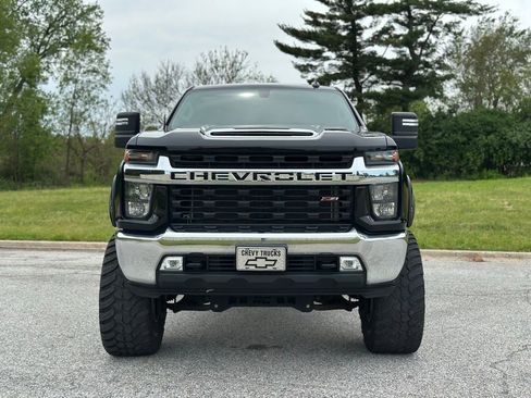 Used 2022 Chevrolet Silverado 2500 LT w/ Convenience Package AWD/4WD image 2