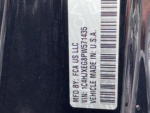 Used 2023 Jeep Wrangler Unlimited Sahara w/ Cold Weather Group AWD/4WD image 29