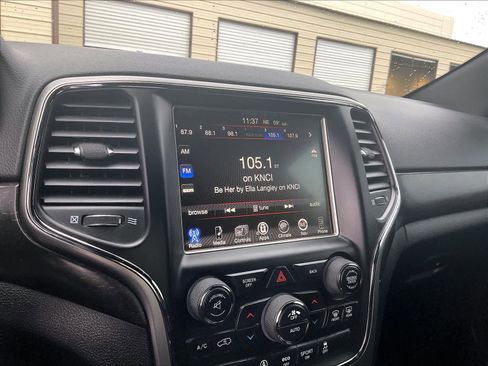 Used 2017 Jeep Grand Cherokee Altitude image 22