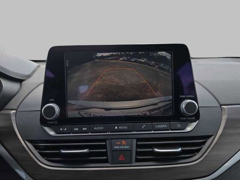 Used 2024 Nissan Altima 2.5 SV FWD image 18