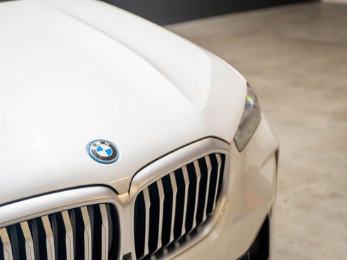 Used 2025 BMW X5 xDrive50e AWD/4WD image 12