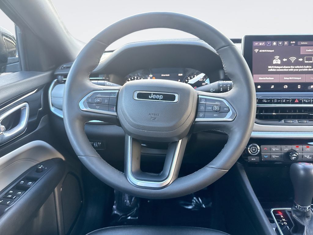 Used 2025 Jeep Compass Limited AWD/4WD image 11