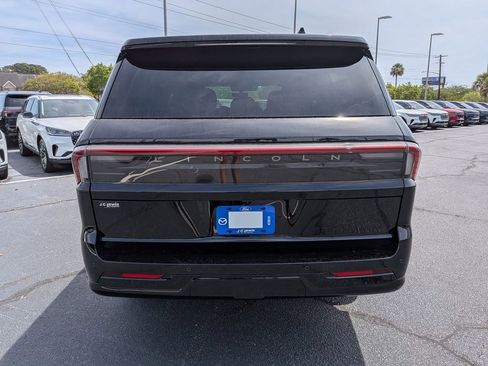 New 2026 Lincoln Navigator L Reserve w/ Jet Appearance Package AWD/4WD image 5