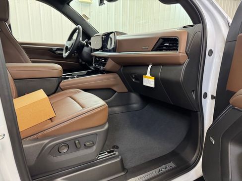 New 2026 Chevrolet Suburban High Country AWD/4WD image 31