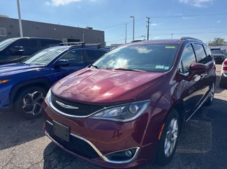 Used 2020 Chrysler Pacifica Touring-L video 2