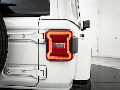 Used 2024 Jeep Wrangler Unlimited Sahara w/ Safety Group image 9