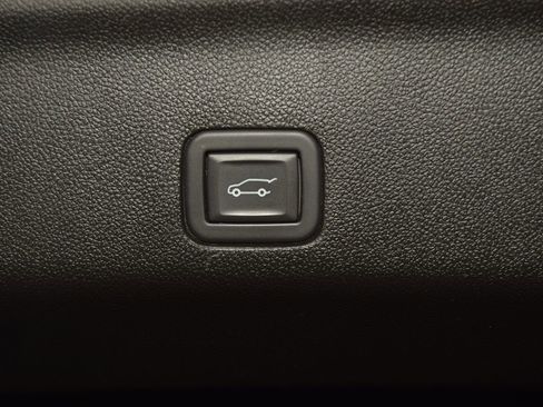 Used 2024 Chevrolet Suburban Z71 w/ Off-Road Capability Package AWD/4WD image 26