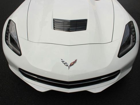 Used 2017 Chevrolet Corvette Stingray Coupe w/ 1LT RWD image 5