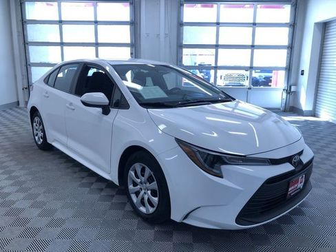 Used 2025 Toyota Corolla LE image 36